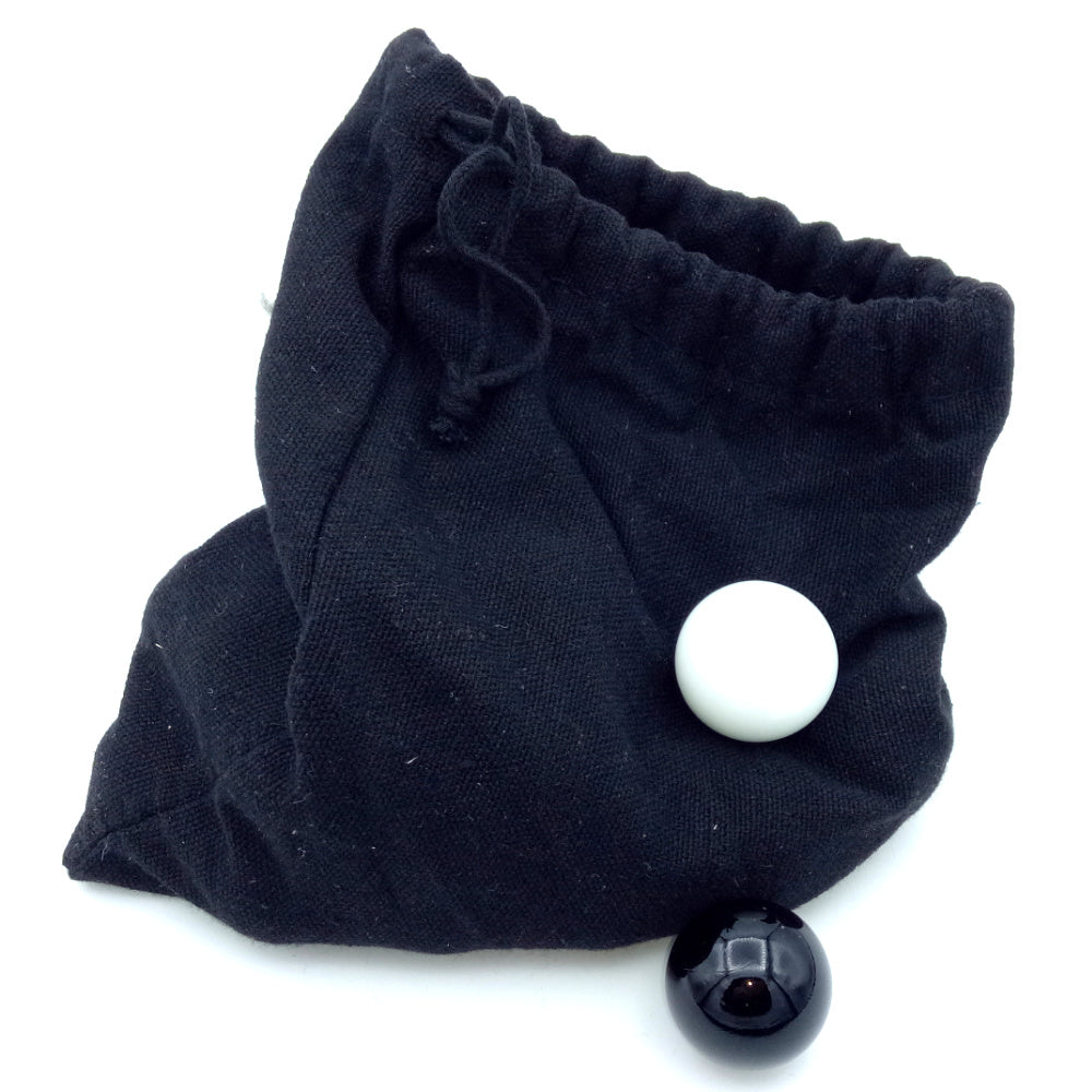 Glass marbles in linnen bag