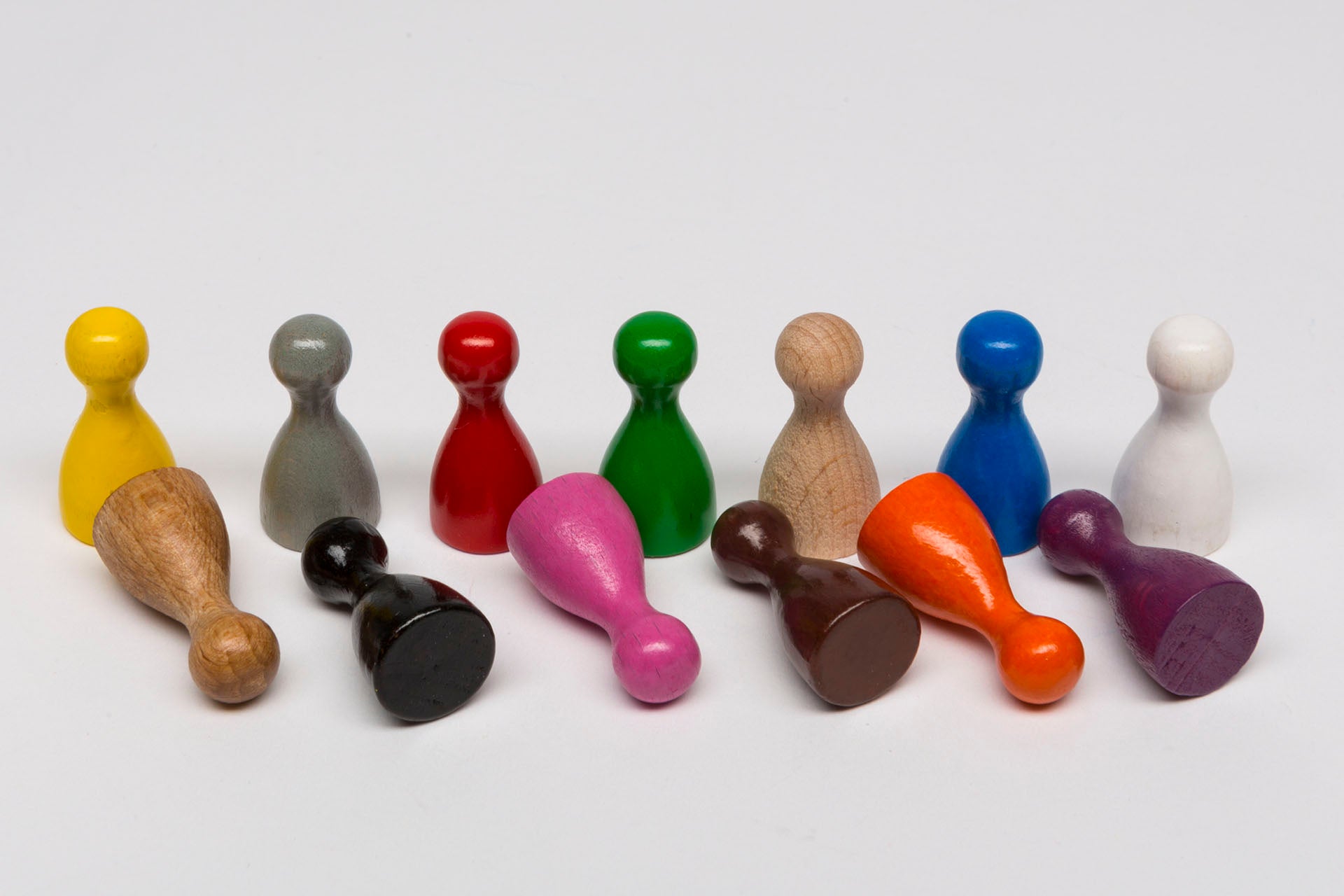 Medium Pawns - white