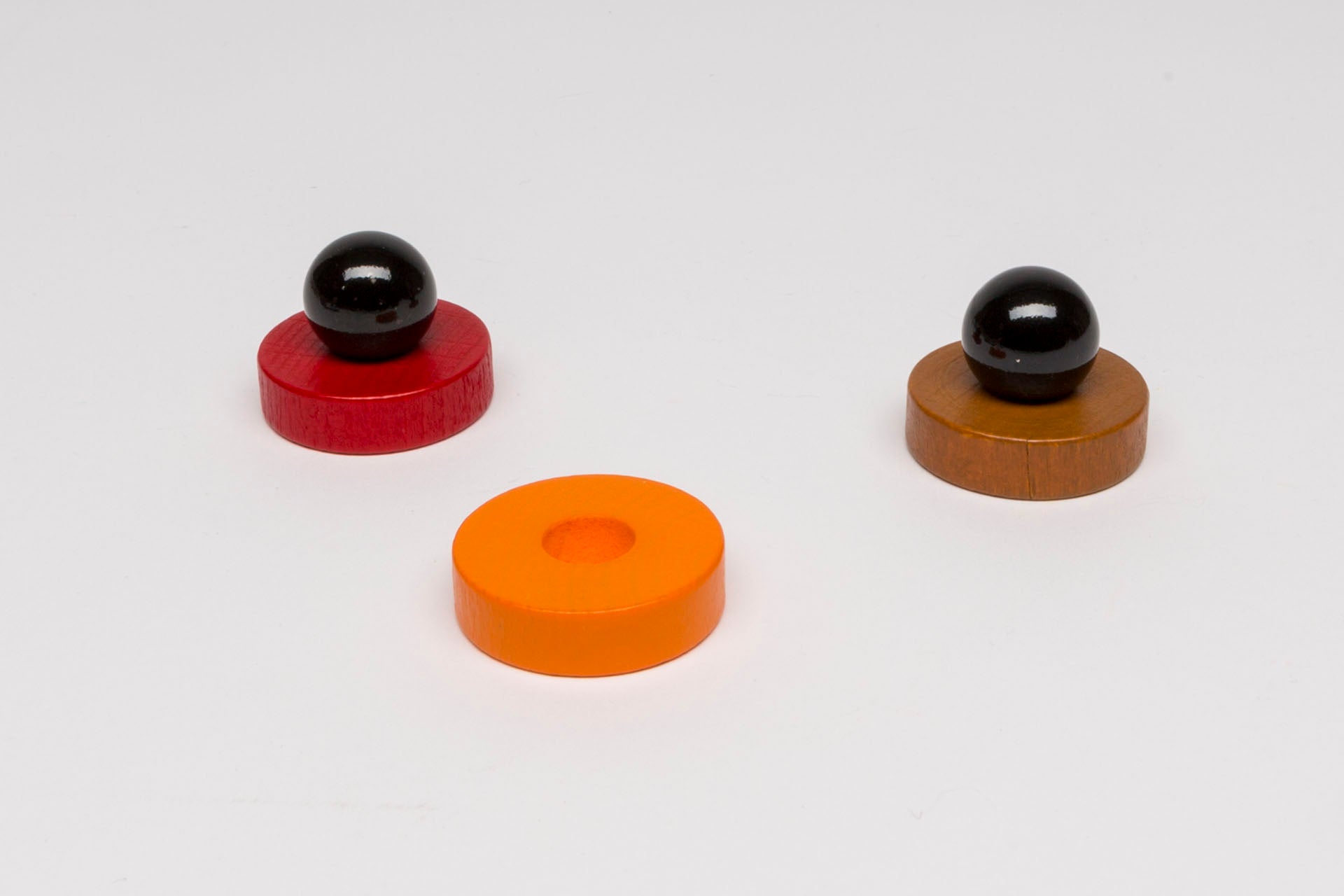 Discs 27x8 mm with small pit-red