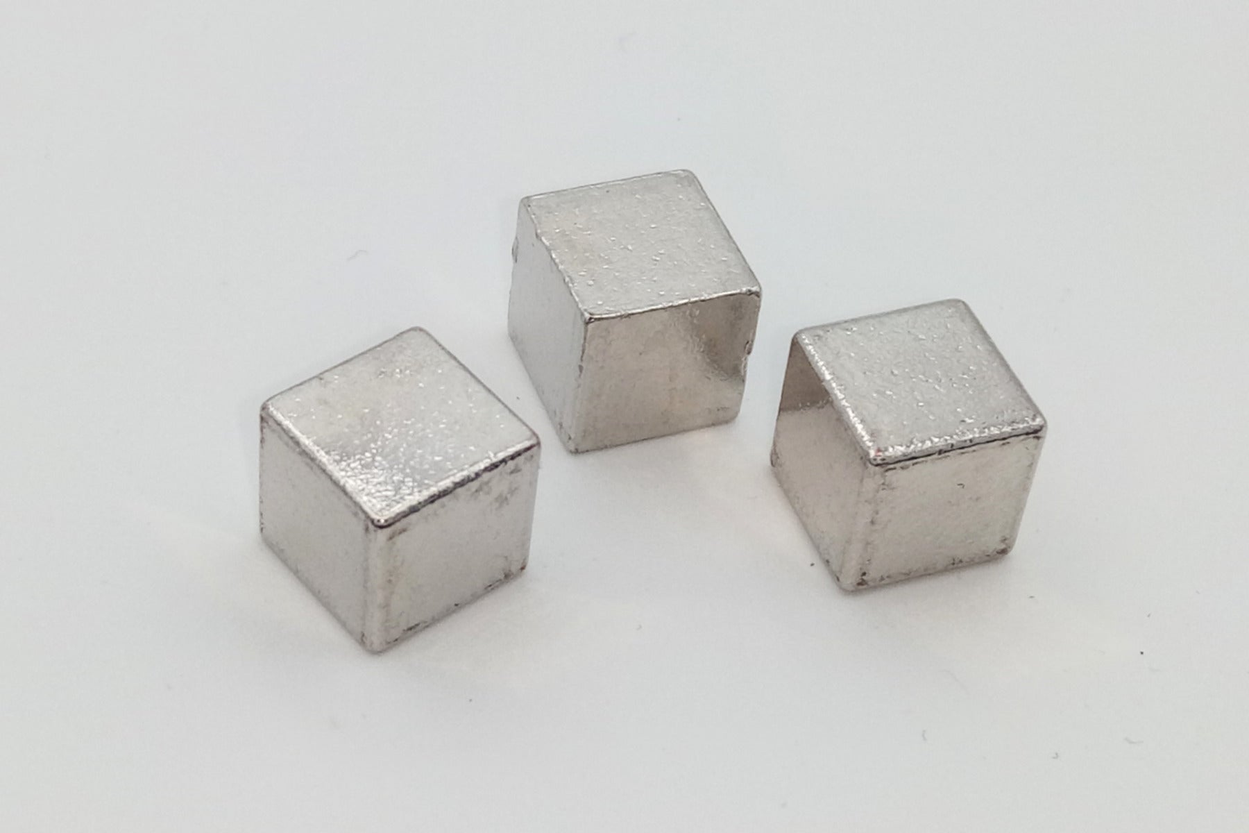 Metal cubes 8mm - silver