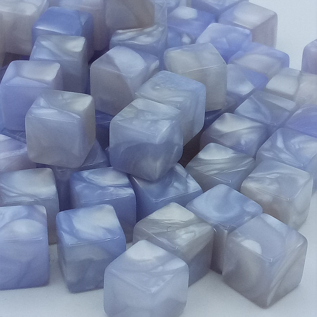 Transparent plastic dice 10 mm - with effects