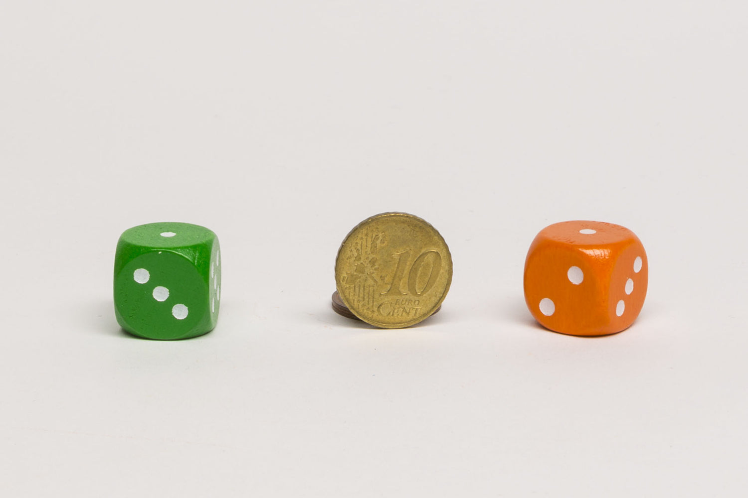 Wooden standard dice - white dots