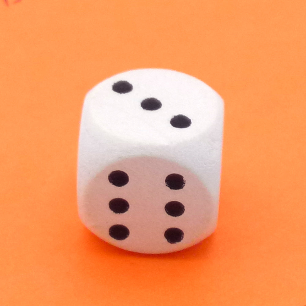 Small wooden cubes 14mm