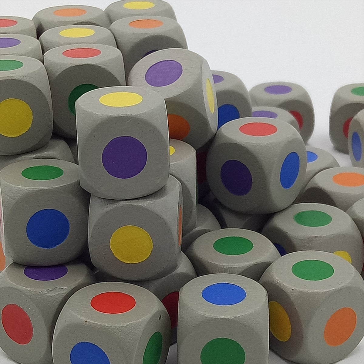 Color dice of width 16 mm-black