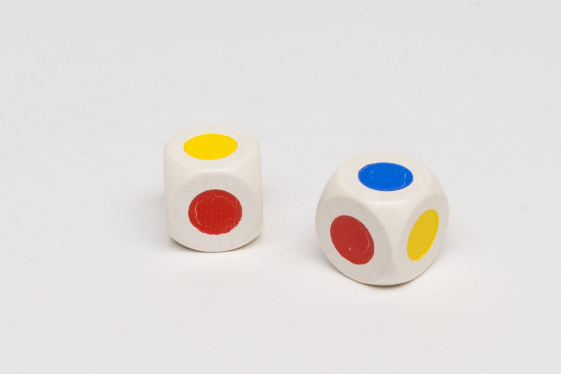 Color dice red blue yellow