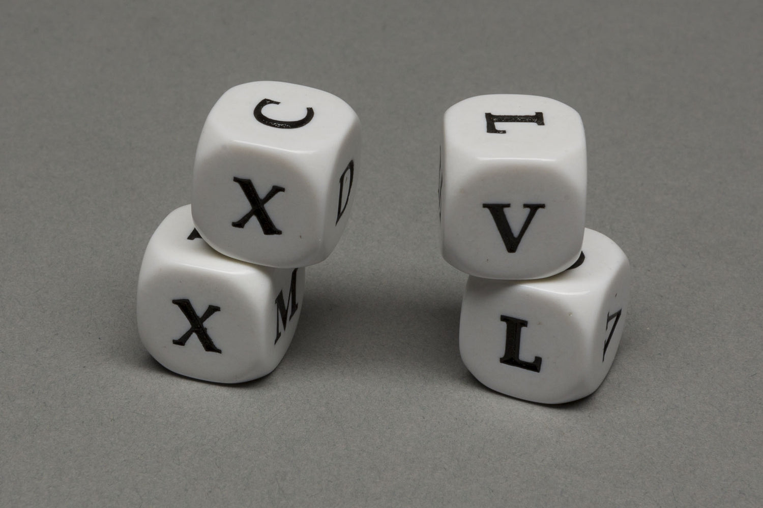 Dice with Roman numbers V - M