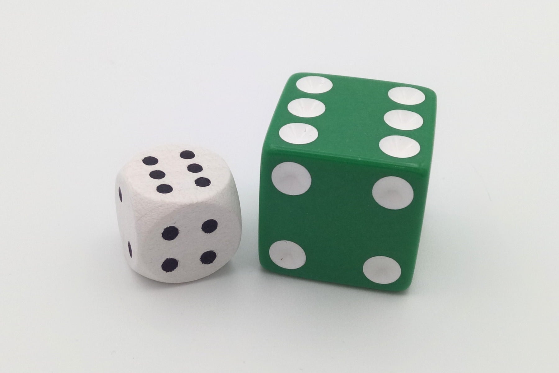 Plastic dice 25 mm (dots)-green