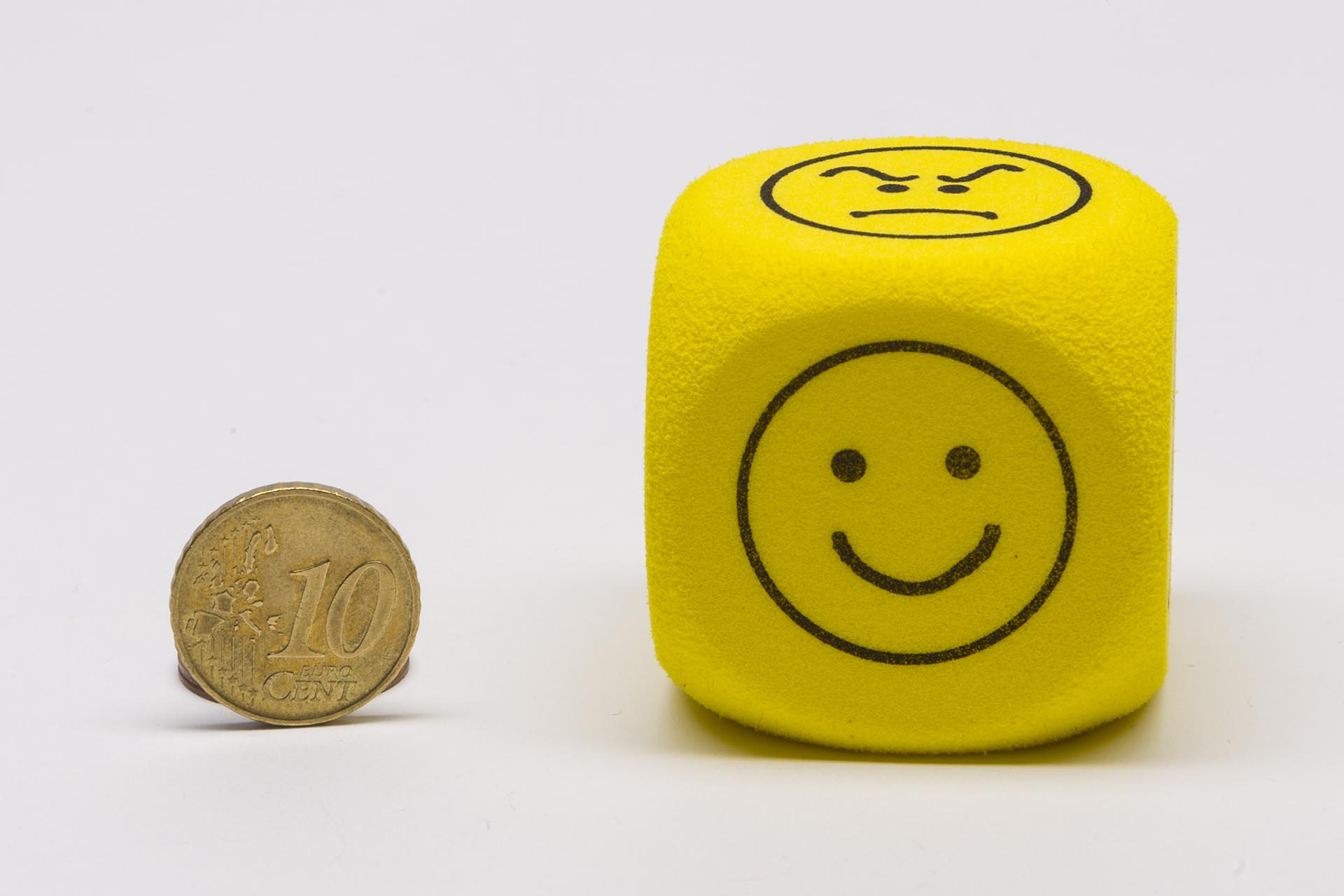Foam dice 40mm with emotion faces