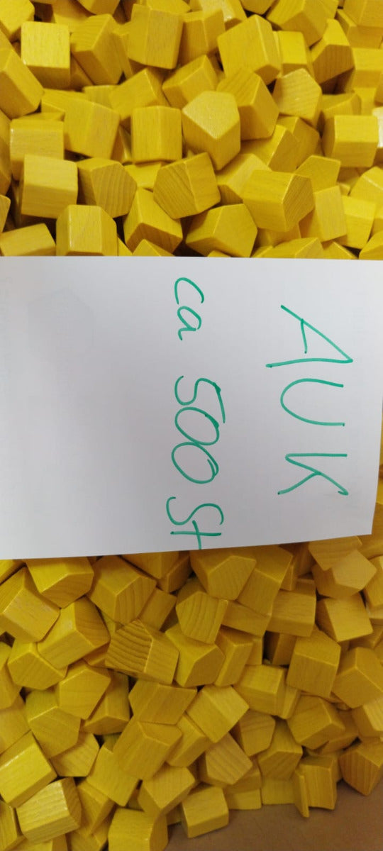 approx. 500 yellow houses - auction, starting price 100 EUR