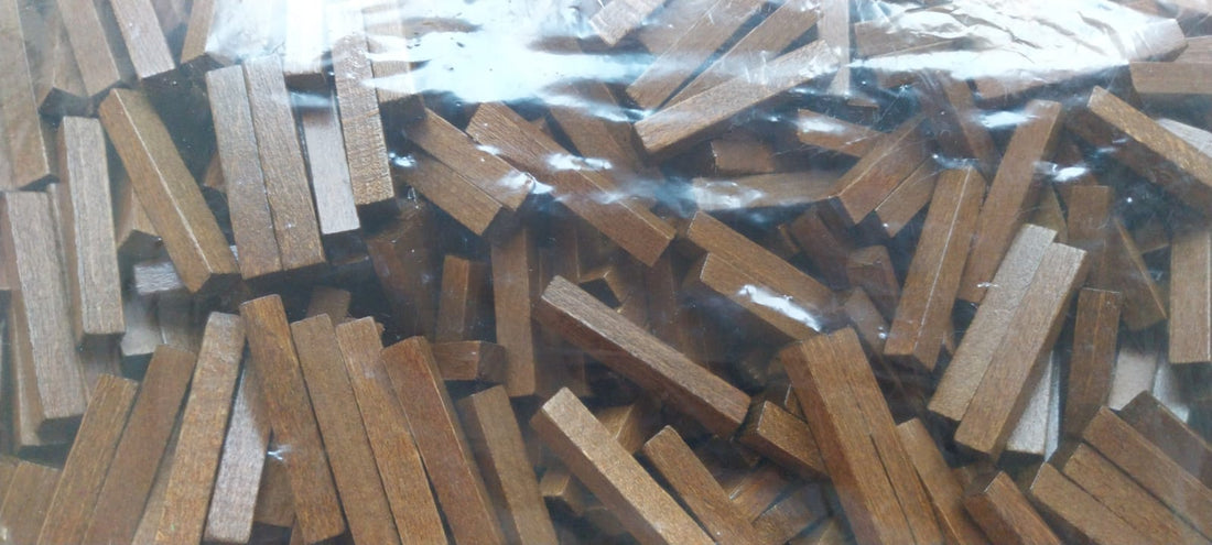 approx. 1,000 brown sticks - auction, start price 90 EUR