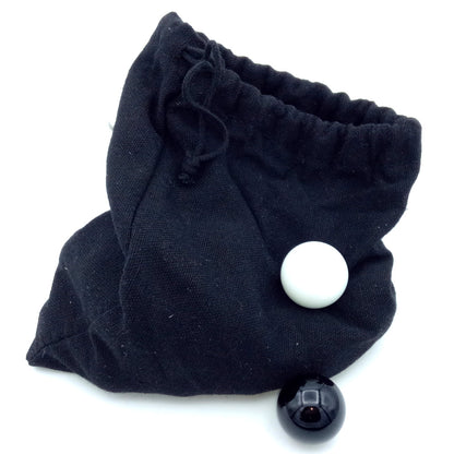 Glass marbles in linnen bag