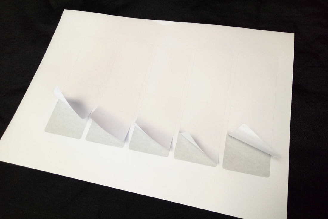 kleine Karten auf Trägerpapier zum Falten