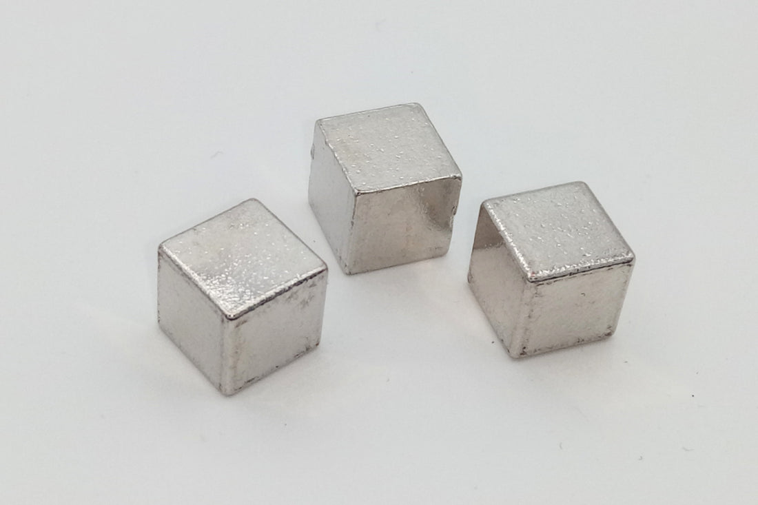 Metal cubes 8mm - silver