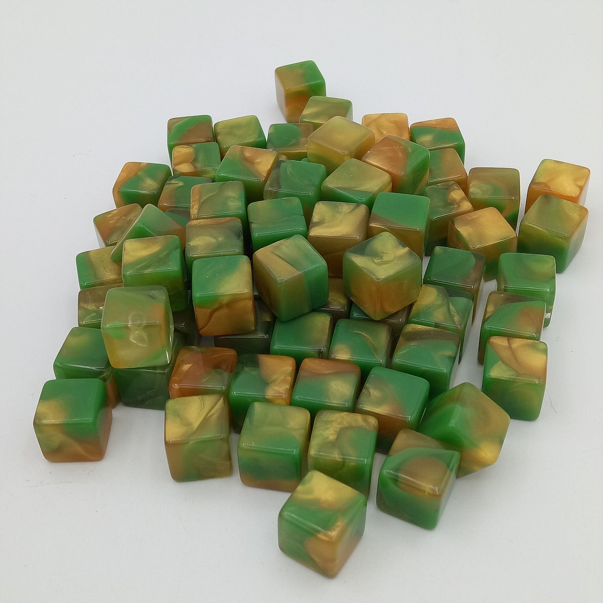 Transparent plastic dice 10 mm - with effects