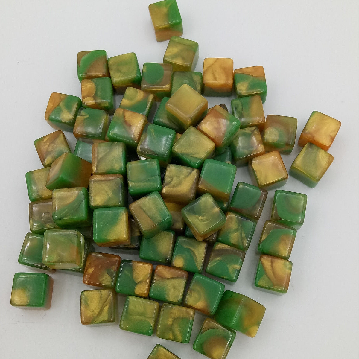 Transparent plastic dice 10 mm - with effects