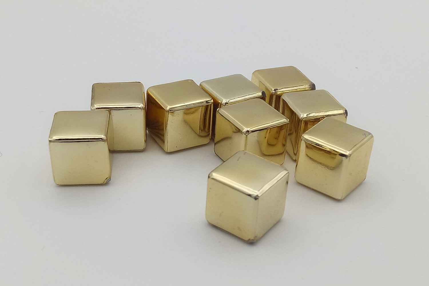 Plastic cubes