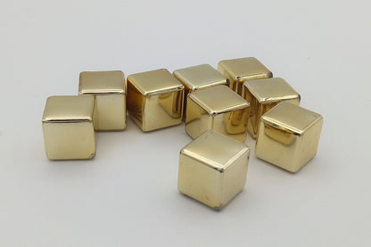 Plastic cubes