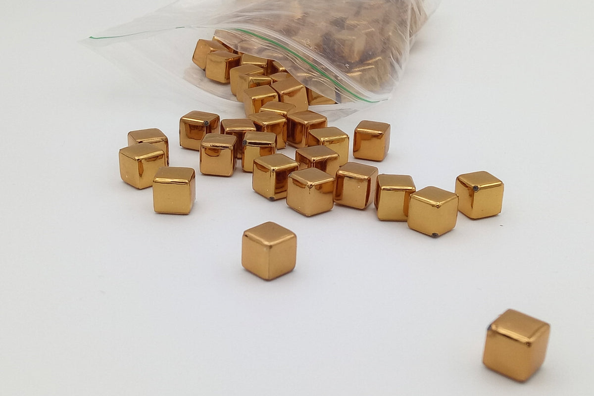 Plastic cubes