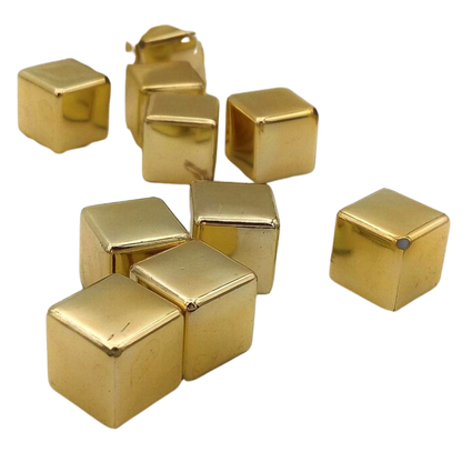 Plastic cubes