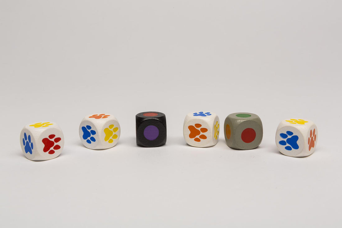 Set color dice with paws and dots