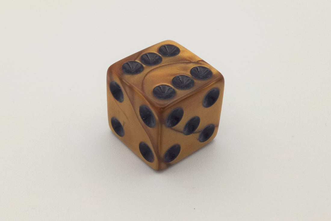 Plastic dice 15 mm (dots/squared)-white transparent