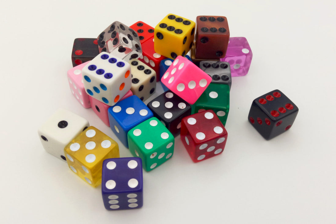 Plastic dice 15 mm (dots/squared)-white transparent