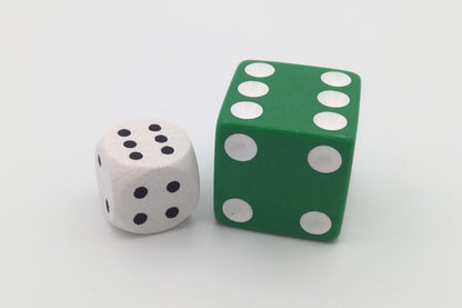 Plastic dice 25 mm (dots)-green